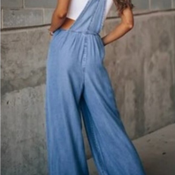 NWTStylish Blue Denim Jumpsuit - Picture 4 of 8